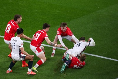 150325 - Wales v England - Guinness Six Nations - Tom Roebuck of England goes over to score a try