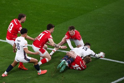 150325 - Wales v England - Guinness Six Nations - Tom Roebuck of England goes over to score a try