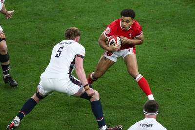 150325 - Wales v England - Guinness Six Nations - Ben Thomas of Wales takes on Ollie Chessum of England