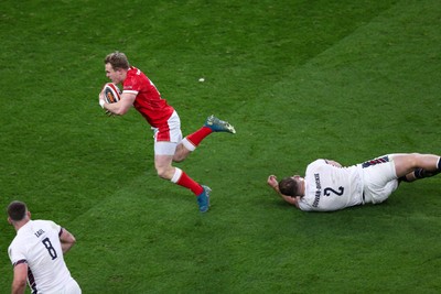 150325 - Wales v England - Guinness Six Nations - Luke Cowan-Dickie of England tap tackles Blair Murray of Wales as he breaks clear