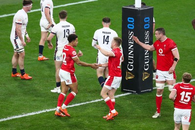 150325 - Wales v England - Guinness Six Nations - Gareth Anscombe congratulates Ben Thomas of Wales after scoring a try