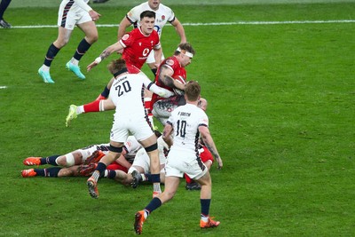 150325 - Wales v England - Guinness Six Nations - Aaron Wainwright of Wales on the charge