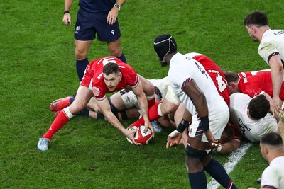 150325 - Wales v England - Guinness Six Nations - Tomos Williams of Wales passes the ball