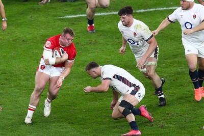 150325 - Wales v England - Guinness Six Nations - Dewi Lake of Wales runs at Ben Earl of England