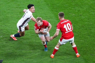 150325 - Wales v England - Guinness Six Nations - Blair Murray of Wales escapes from an attempted tackle by Marcus Smith of England