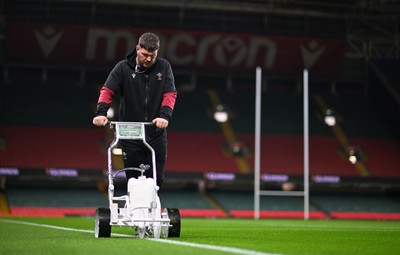 150325 - Wales v England - Guinness Six Nations - Groundstaff mark out the lines ahead of kick off 