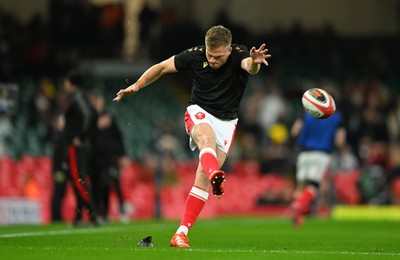 150325 - Wales v England - Guinness Six Nations - Gareth Anscombe of Wales warms up ahead of kick off 