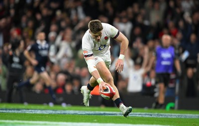 150325 - Wales v England - Guinness Six Nations - Tommy Freeman of England goes over to score their sides third try 