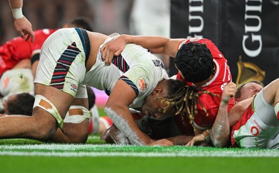 150325 - Wales v England - Guinness Six Nations - Chandler Cunningham-South of England goes over to score their sides fourth try