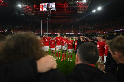 150325 - Wales v England - Guinness Six Nations - Wales team huddle