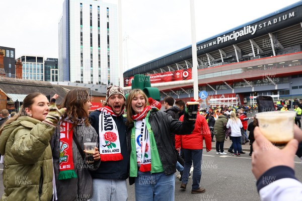 150325 - Wales v England - Guinness Six Nations - Fans on Westgate Street before the match