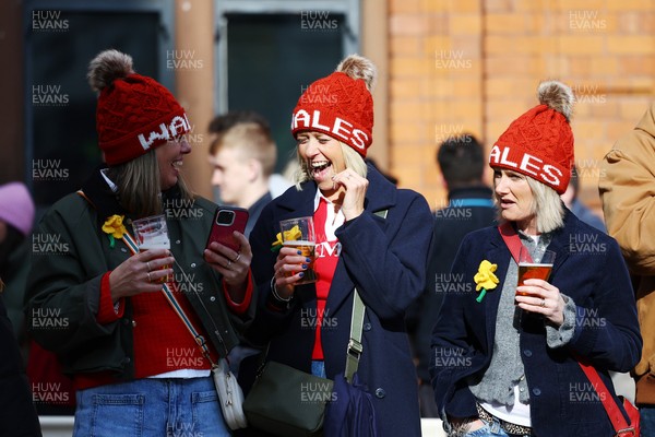 150325 - Wales v England - Guinness Six Nations - Fans on Westgate Street before the match