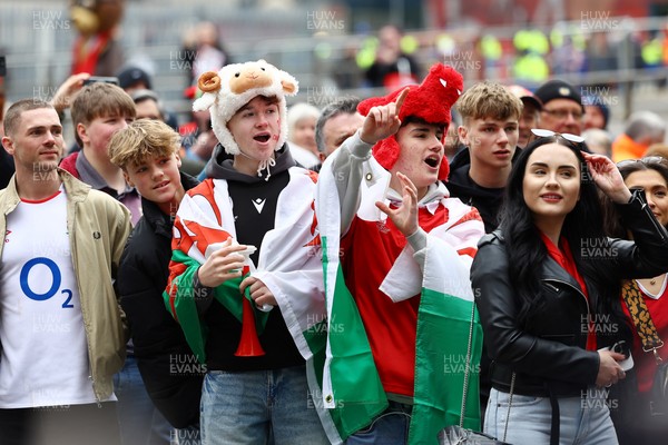 150325 - Wales v England - Guinness Six Nations - Fans on Westgate Street before the match