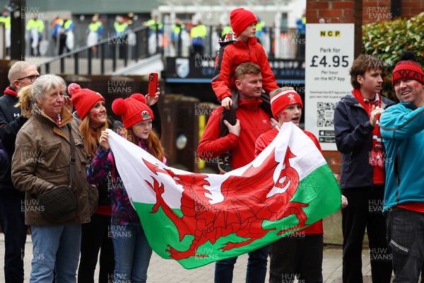 150325 - Wales v England - Guinness Six Nations - Fans on Westgate Street before the match