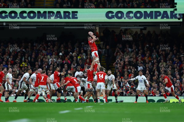 150325 - Wales v England - Guinness Six Nations - Will Rowlands of Wales catches the ball in the lineout