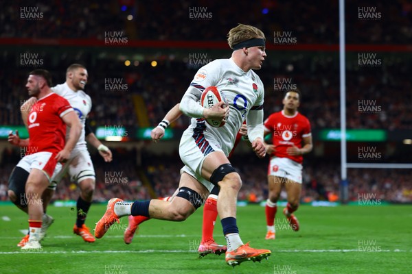 150325 - Wales v England - Guinness Six Nations - Henry Pollock of England runs to score his team's seventh try