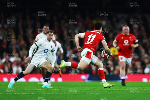 150325 - Wales v England - Guinness Six Nations - Joe Roberts of Wales runs with the ball