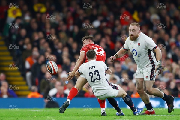 150325 - Wales v England - Guinness Six Nations - Jarrod Evans of Wales offloads as he is tackled by George Ford of England