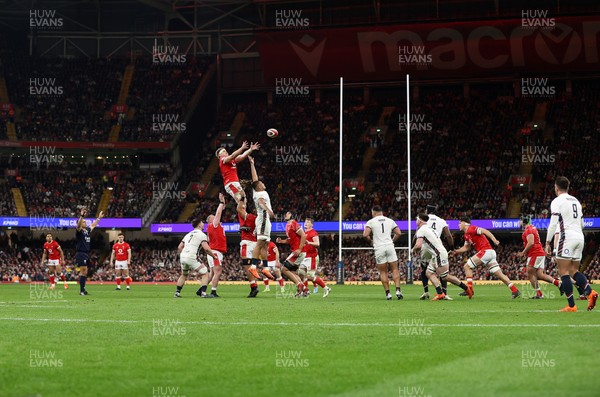 150325 - Wales v England - Guinness Six Nations Championship - Aaron Wainwright of Wales wins the line out