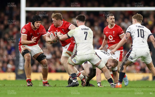 150325 - Wales v England - Guinness Six Nations Championship - Tommy Reffell of Wales is tackled by Ben Curry of England 