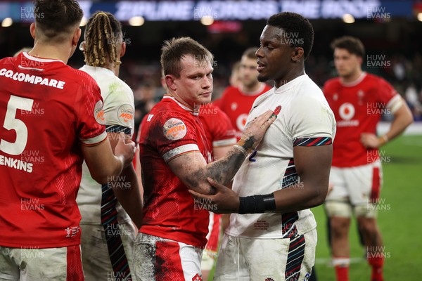 150325 - Wales v England - Guinness Six Nations Championship - Nick Tompkins of Wales and Maro Itoje of England 