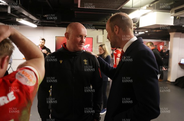 150325 - Wales v England - Guinness Six Nations Championship - Team Manager Martyn Williams speaks to HRH Prince William in the dressing room after the game