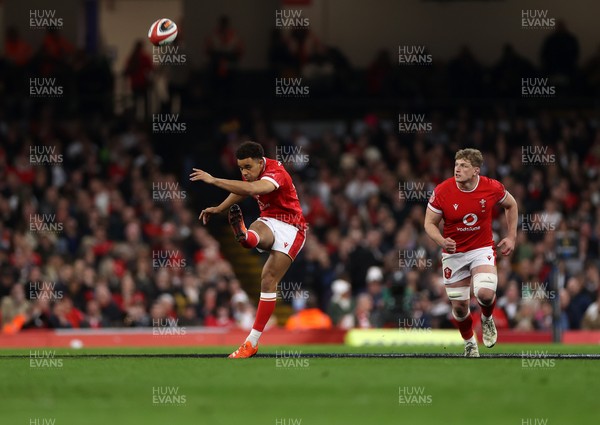 150325 - Wales v England - Guinness Six Nations Championship - Ben Thomas of Wales 