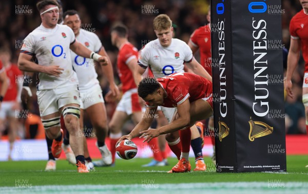 150325 Wales v England, Guinness Mens Six Nations - Ben Thomas of Wales races in to score try