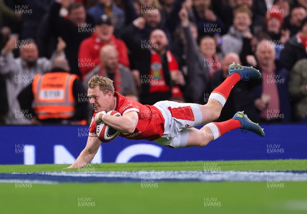 150325 Wales v England, Guinness Mens Six Nations - Blair Murray of Wales dives in only for the try to be dis-allowed