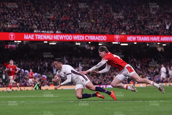 150325 Wales v England, Guinness Mens Six Nations - Alex Mitchell of England races in to score try