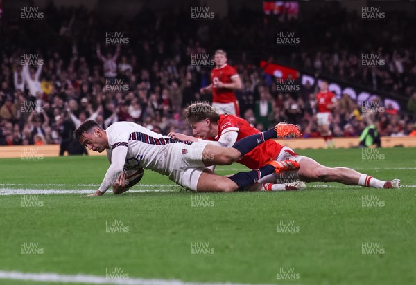 150325 Wales v England, Guinness Mens Six Nations - Alex Mitchell of England races in to score try