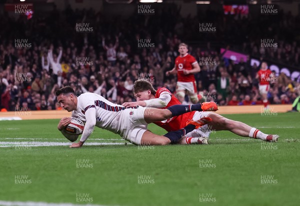 150325 Wales v England, Guinness Mens Six Nations - Alex Mitchell of England races in to score try