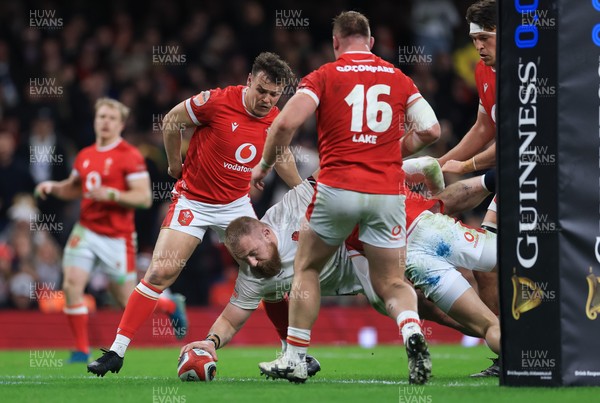 150325 Wales v England, Guinness Mens Six Nations - Joe Hayes of England dives in to score try