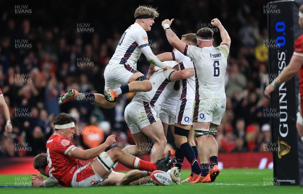 150325 Wales v England, Guinness Mens Six Nations - England celebrate after Joe Hayes of England dives in to score try