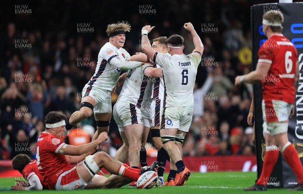 150325 Wales v England, Guinness Mens Six Nations - England celebrate after Joe Hayes of England dives in to score try