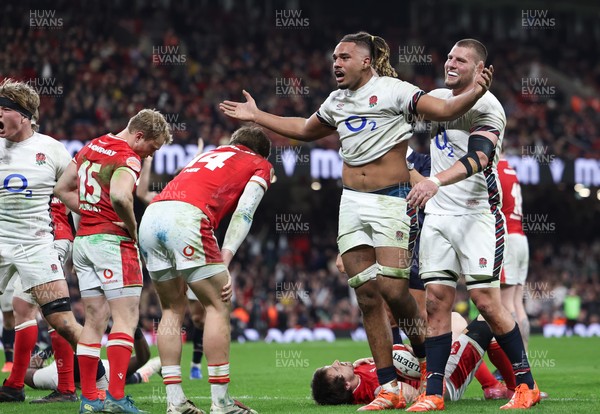 150325 Wales v England, Guinness Mens Six Nations - Chandler Cunningham-South of England celebrates after he scores the final try