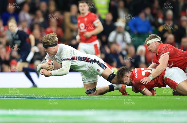 150325 Wales v England, Guinness Mens Six Nations - Henry Pollock of England charges through for his second try