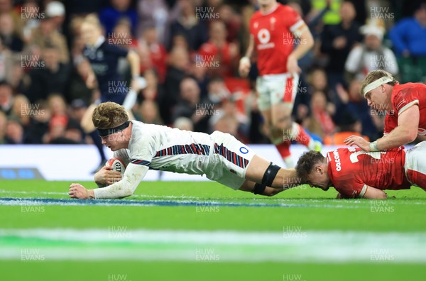 150325 Wales v England, Guinness Mens Six Nations - Henry Pollock of England charges through for his second try