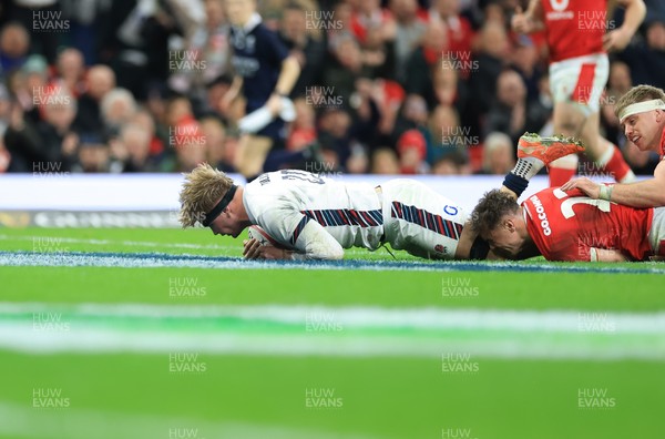 150325 Wales v England, Guinness Mens Six Nations - Henry Pollock of England charges through for his second try