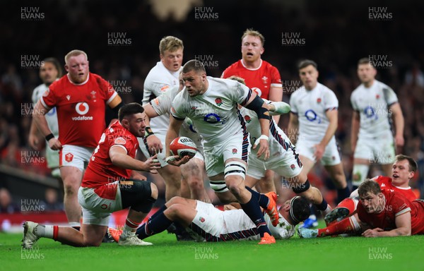 150325 Wales v England, Guinness Mens Six Nations - Tom Willis of England breaks away