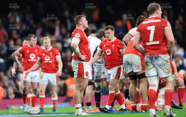 150325 Wales v England, Guinness Mens Six Nations - Wales players react on the final whistle