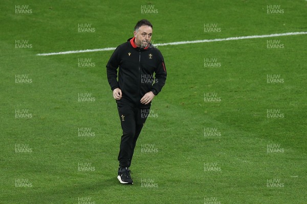 150325 - Wales v England - Guinness Six Nations - Wales head coach Matt Sherratt during the warm up