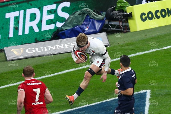 150325 - Wales v England - Guinness Six Nations - Henry Pollock of England goes over for a try