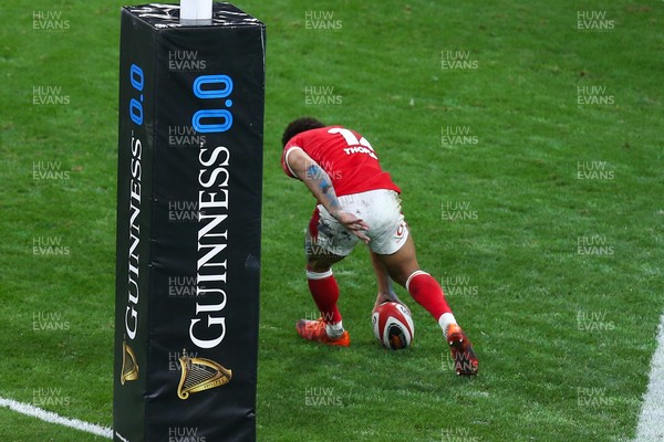 150325 - Wales v England - Guinness Six Nations - Ben Thomas of Wales scores his second try of the match