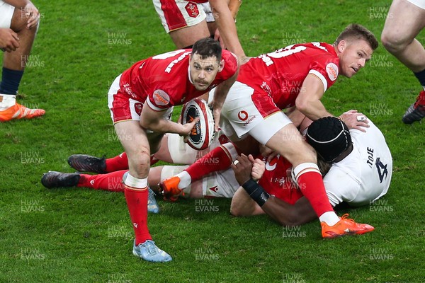 150325 - Wales v England - Guinness Six Nations - Tomos Williams of Wales passes the ball