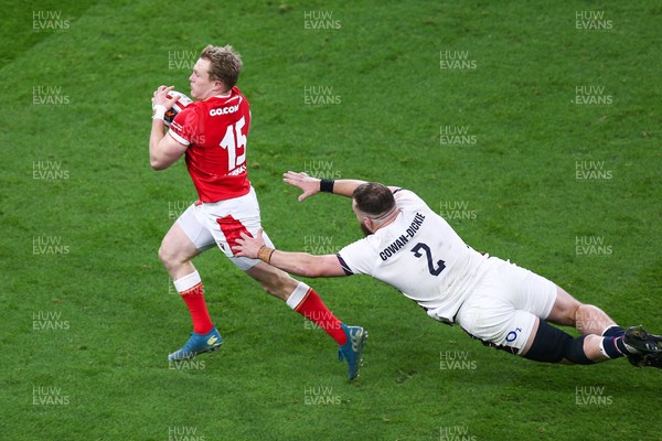 150325 - Wales v England - Guinness Six Nations - Luke Cowan-Dickie of England tap tackles Blair Murray of Wales as he breaks clear