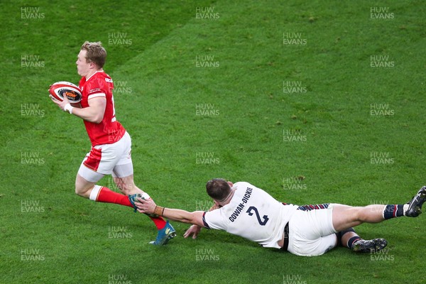 150325 - Wales v England - Guinness Six Nations - Luke Cowan-Dickie of England tap tackles Blair Murray of Wales as he breaks clear