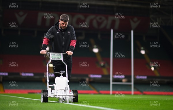 150325 - Wales v England - Guinness Six Nations - Groundstaff mark out the lines ahead of kick off 