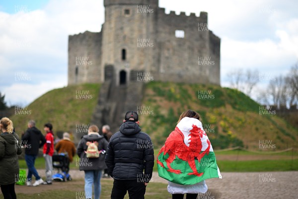 150325 - Wales v England - Guinness Six Nations - Fans make their way past Cardiff Castle ahead of kick off 