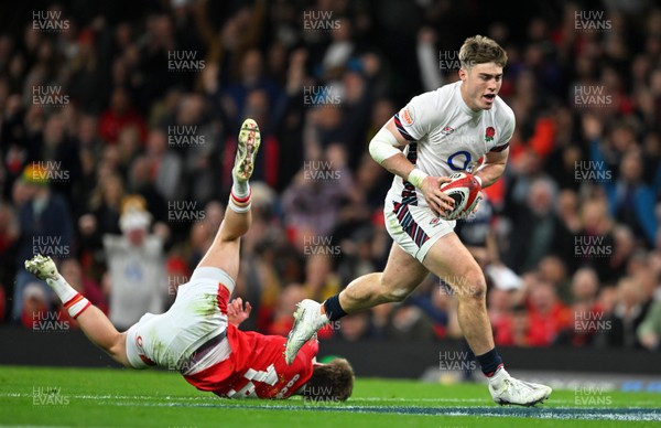 150325 - Wales v England - Guinness Six Nations - Tommy Freeman of England goes over to score their sides third try 